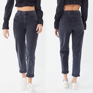 UO / BDG | High Waisted ‘Mom Jean’ (washed black)